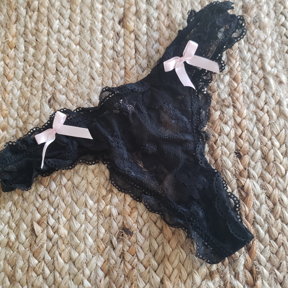 NWOT VICTORIA SECRET SEXY THONG
